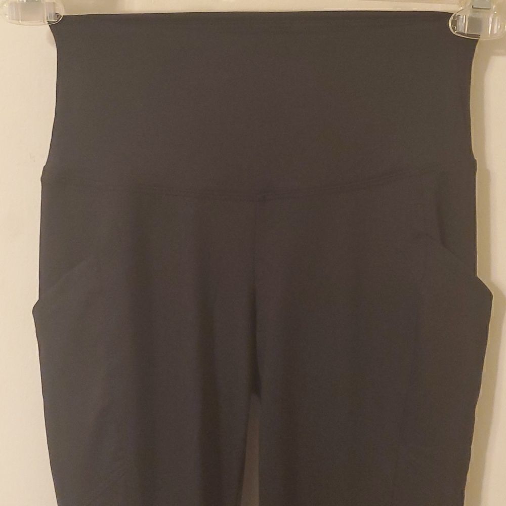 Zanana Outfitters Pocket Black Leggings Women's Size Small - Picture 3 of 6
